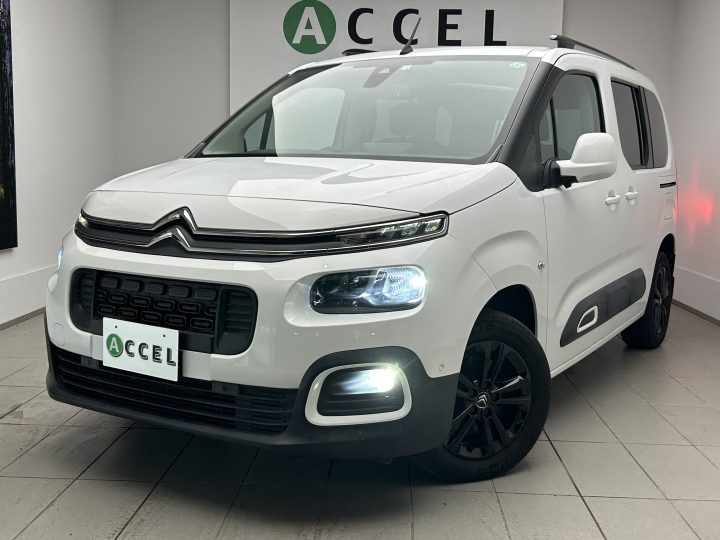 シトロエン　ベルランゴ　デビューエディション　ACC　パノラミックガラスルーフ　カープレイ対応ディスプレイオーディオ　サイド＆バックカメラ　LEDヘッドライト