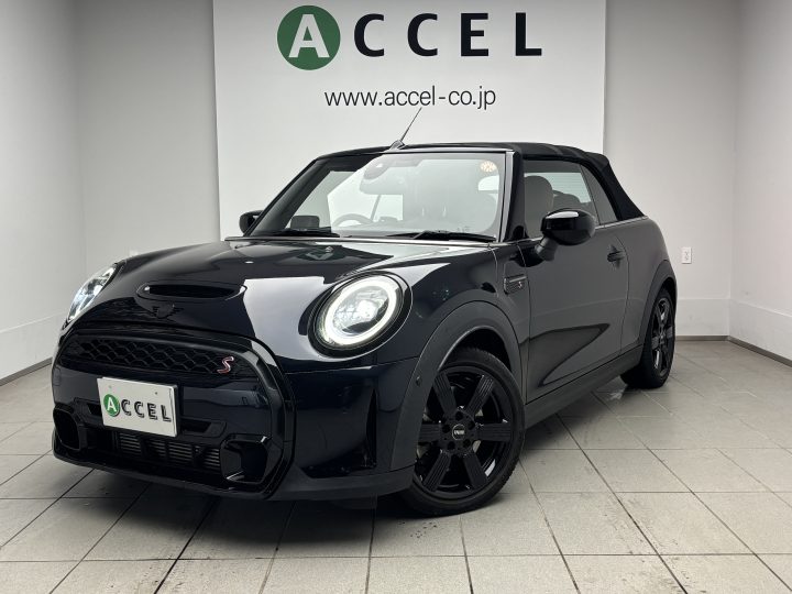 ＭＩＮＩ　ミニコンバーチブル　クーパーS　クラシックトリム　ユアーズトップ　ブラウンレザー/ヒーター　カープレイ対応ディスプレイオーディオ　バックカメラ　ヘッドアップディスプレイ　インテリジェントセーフティ
